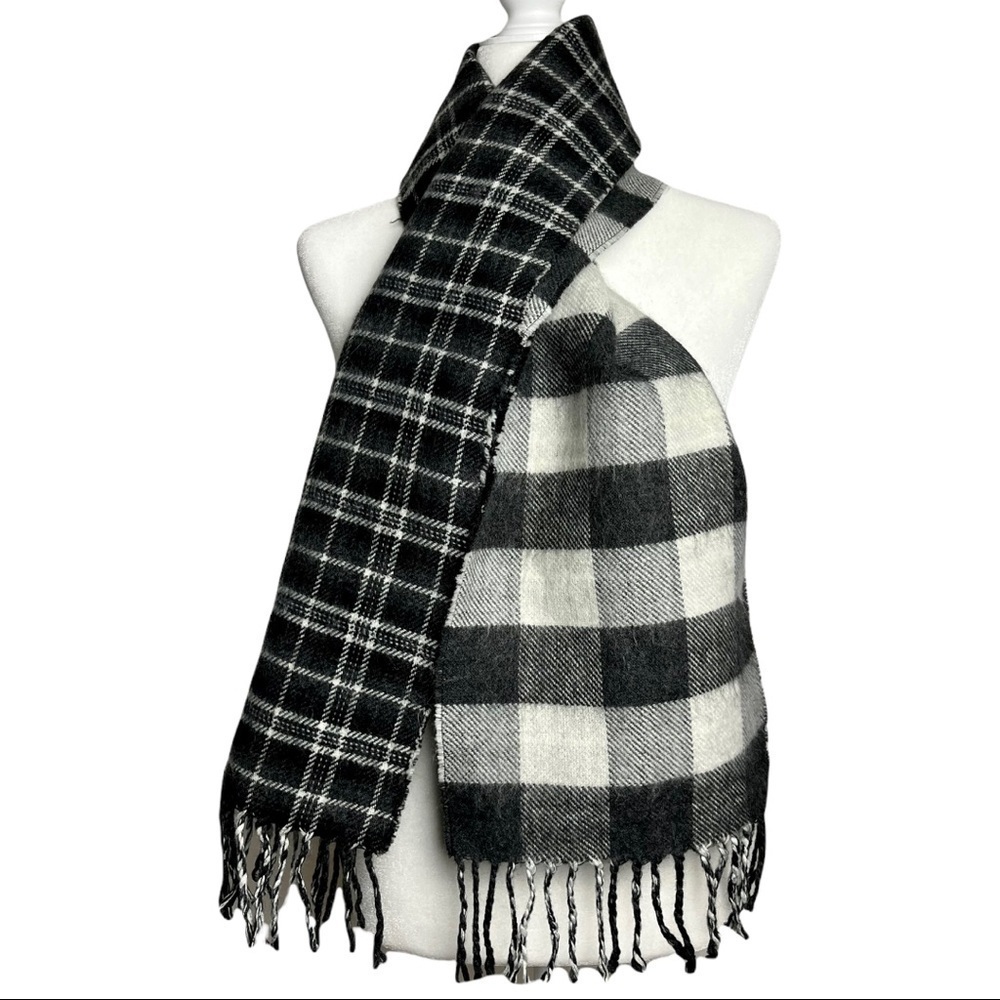 Chaps Reversible Scarf Black and Gray